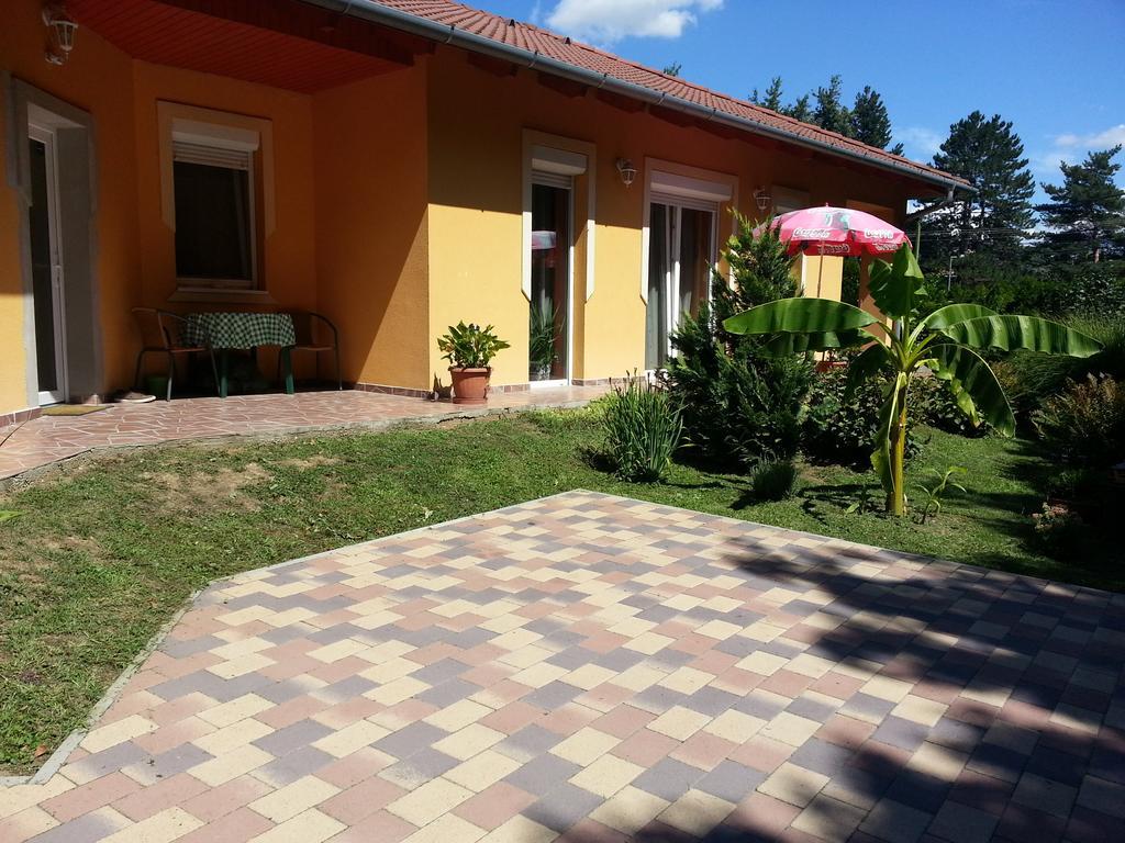 Borostyán Apartamento *